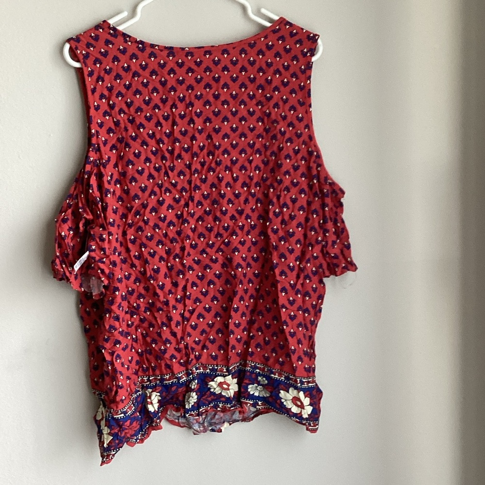 St. John's Bay Red Floral Cold-Shoulder Tank with Navy Trim - Picture 6 of 6